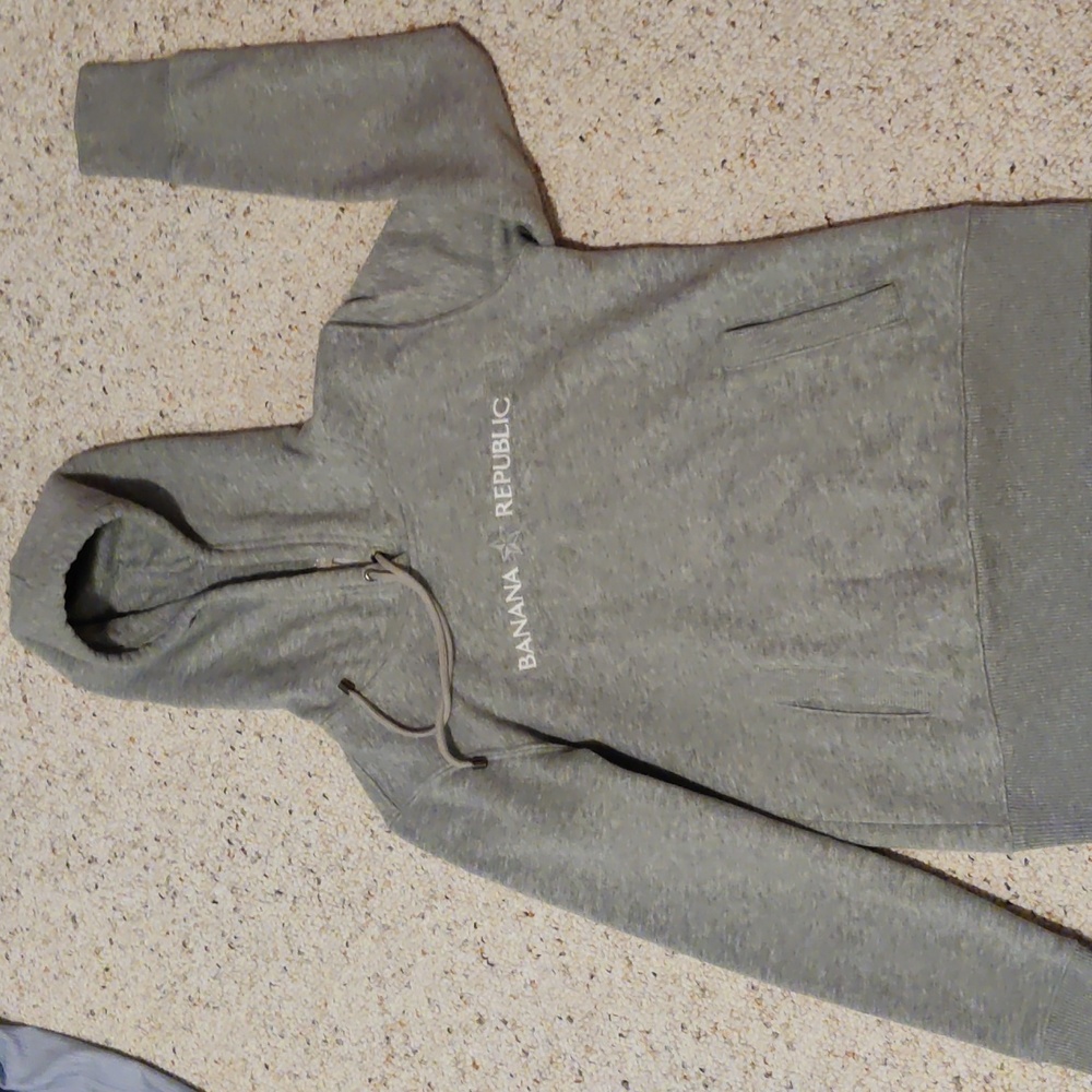 3/$20🎈 Banana Republic hoodie
